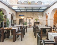 International cuisine, new and ancient dishes prepared with modern expression.